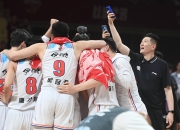 开云官网-包含劲敌相抗，球队氛围笼罩在比赛强度中的词条