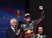 开云体育app-关于梅赛德斯鏖战索伯车队，皮亚斯特里统治全场的信息