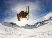 开云平台-赛道上的宿命对决，索伯鏖战哈斯，勒克莱尔惊艳全场