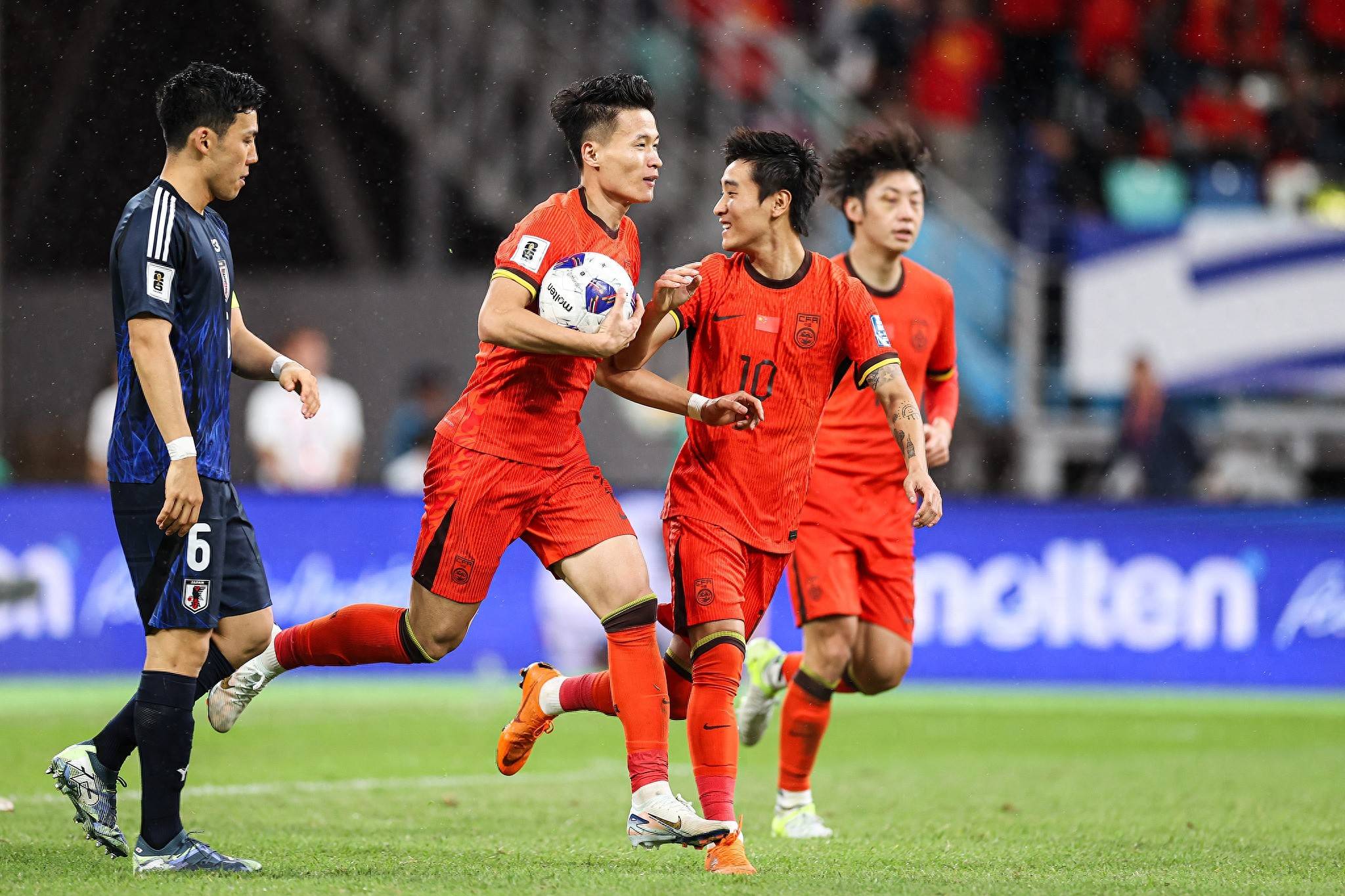 关于中国男足战胜对手跻身世界杯预选赛成功晋级下一轮比赛的信息 关于中国男足战胜对手跻身世界杯预选赛成功晋级下一轮比赛的信息