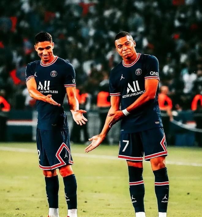 日本完胜法国,范佩西高光表现的简单介绍 日本完胜法国,范佩西高光表现的简单介绍