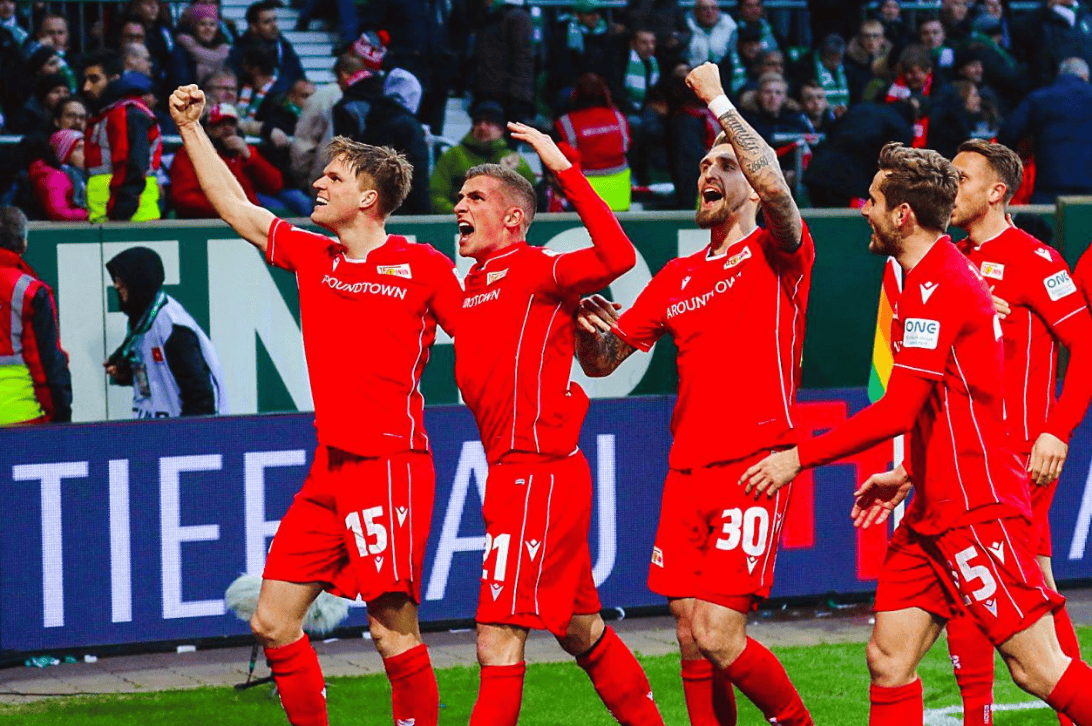 斯图加特球员集体观看录像分析对手 斯图加特球员集体观看录像分析对手