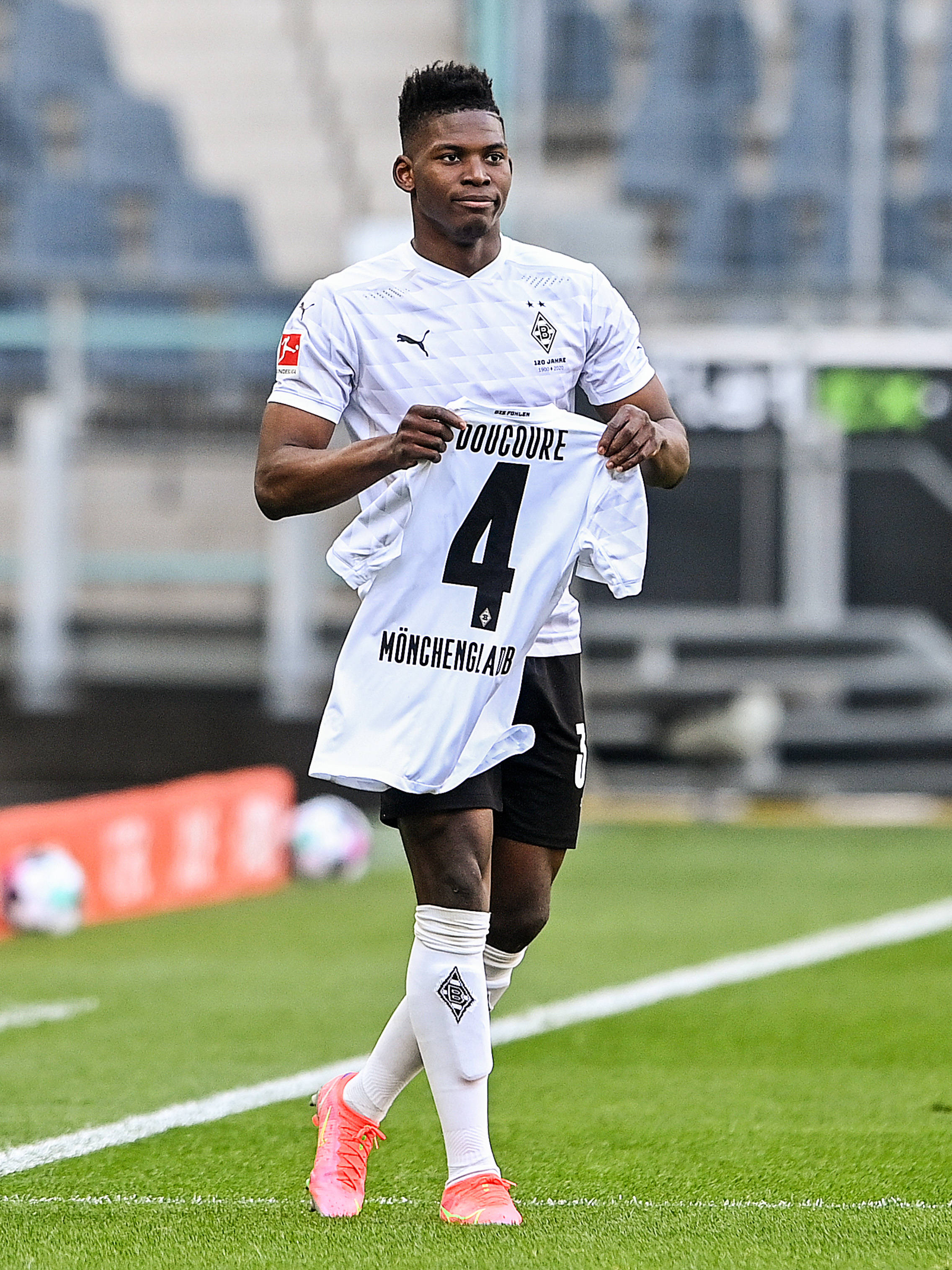 门兴格拉德巴赫队员斗志昂扬的简单介绍 门兴格拉德巴赫队员斗志昂扬的简单介绍