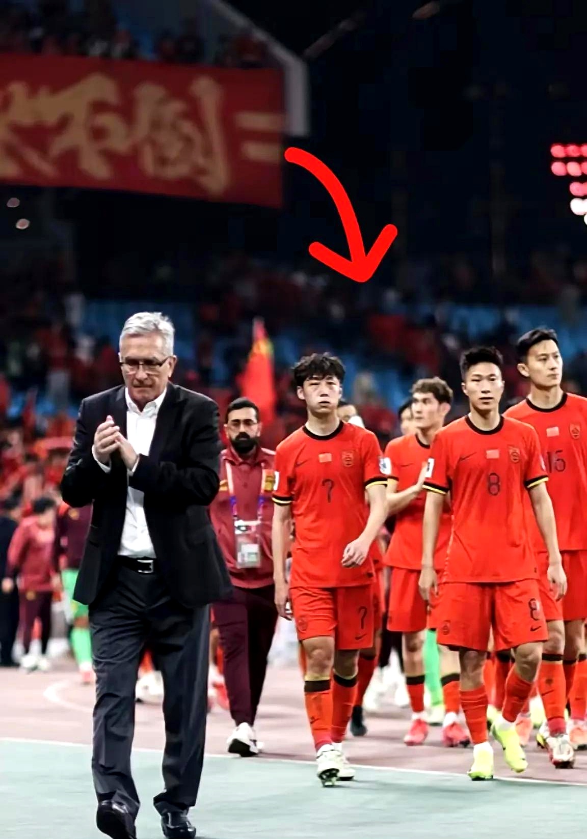 球队发挥出色,赢得重要胜利 球队发挥出色,赢得重要胜利