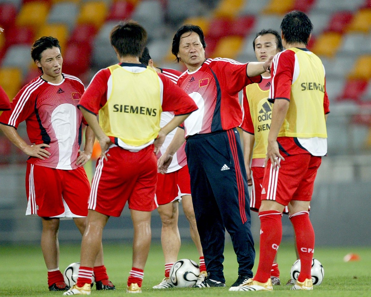 足球队员们在比赛中展现出顽强不屈的精神的简单介绍 足球队员们在比赛中展现出顽强不屈的精神的简单介绍