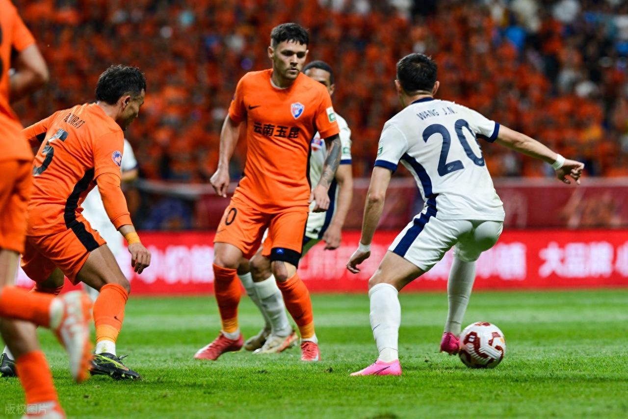 阿贾克斯客场取胜，晋级淘汰赛机会大增的简单介绍