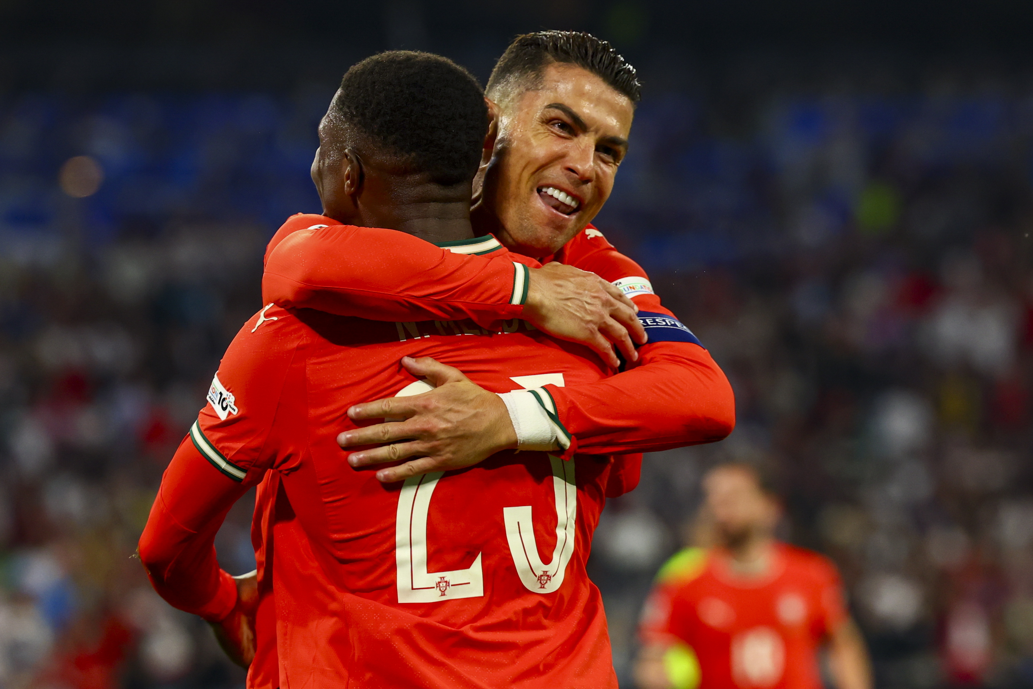 欧国联比赛精彩纷呈,球迷热切期待下一场比赛 欧国联比赛精彩纷呈,球迷热切期待下一场比赛