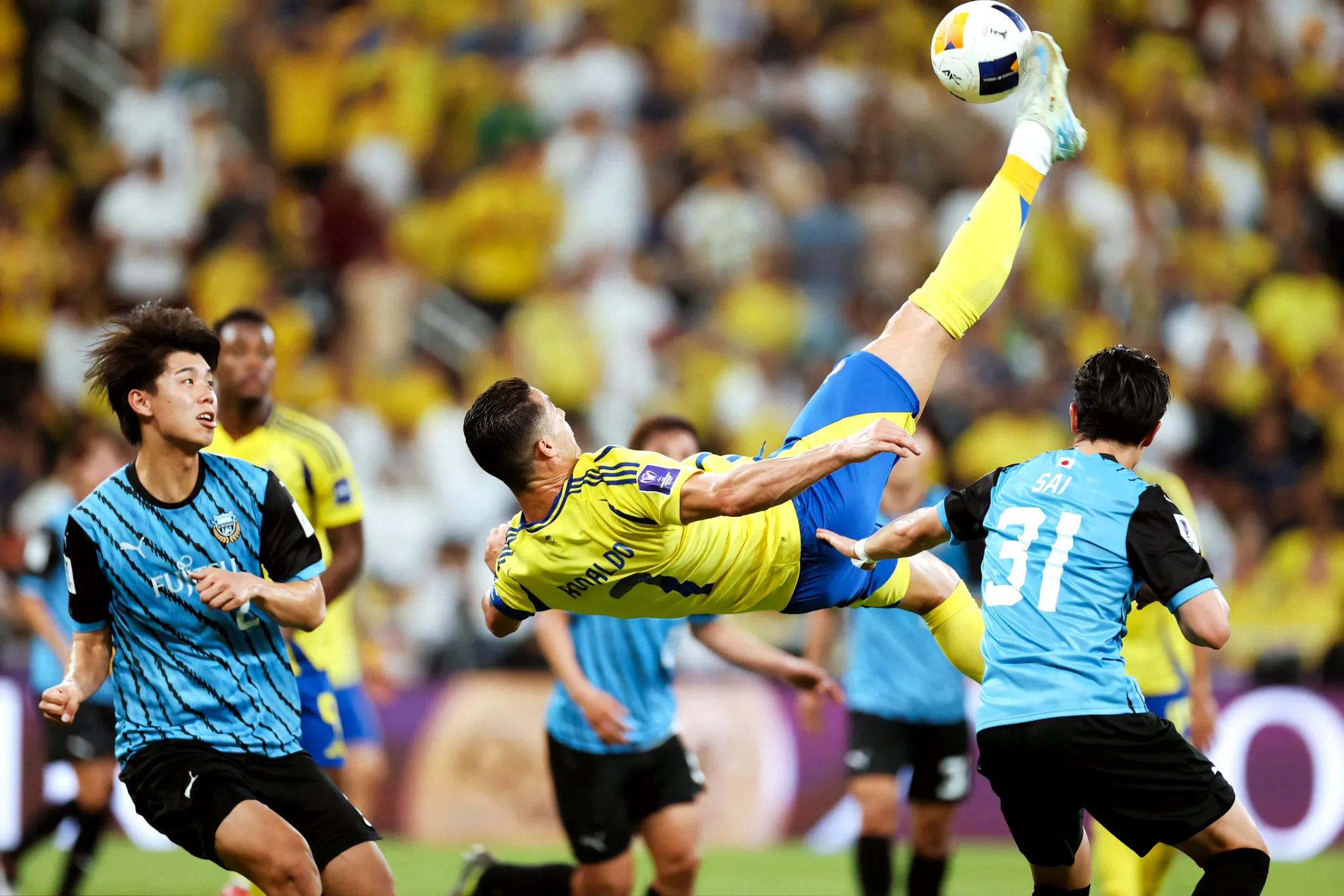 阿尔及利亚队在比赛中取得胜利,成功前进 阿尔及利亚队在比赛中取得胜利,成功前进