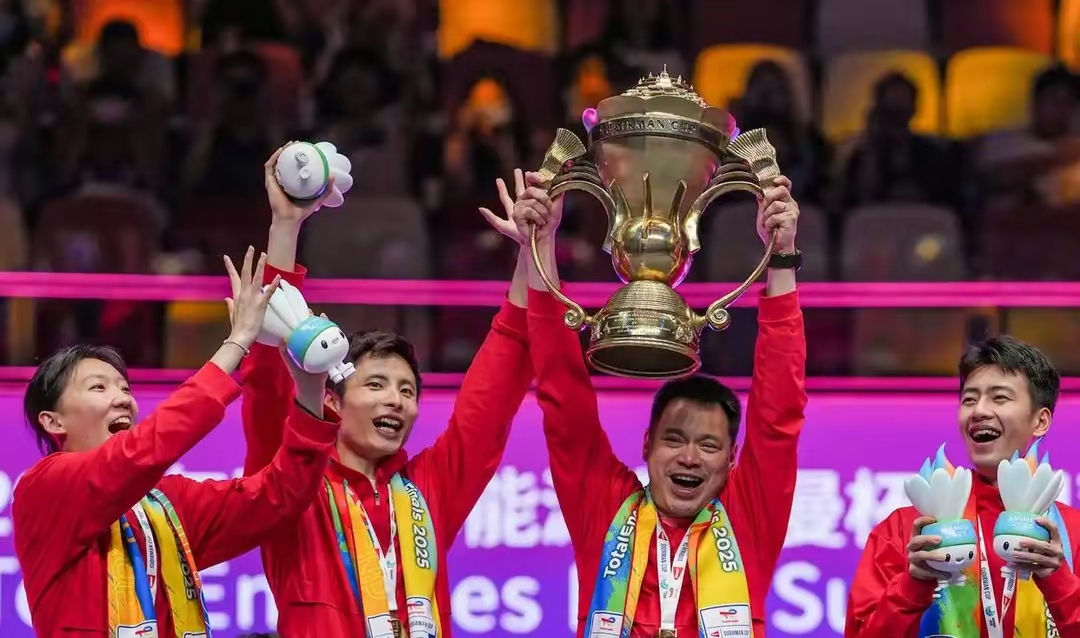 亚洲联赛冠军欢庆胜利,球队天王称雄 亚洲联赛冠军欢庆胜利,球队天王称雄