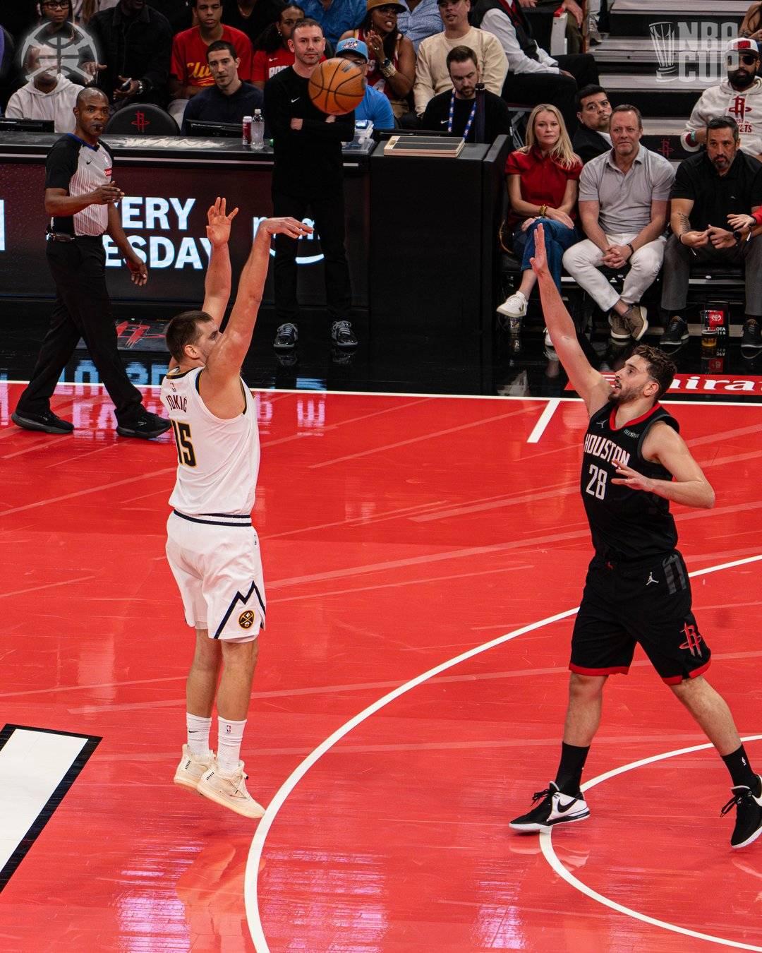 尼克斯险胜新疆队,约基奇关键制胜 尼克斯险胜新疆队,约基奇关键制胜