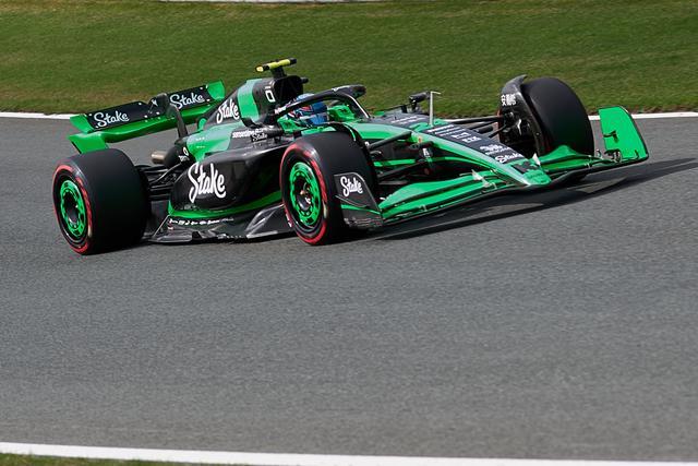 关于梅赛德斯鏖战索伯车队,皮亚斯特里统治全场的信息 关于梅赛德斯鏖战索伯车队,皮亚斯特里统治全场的信息