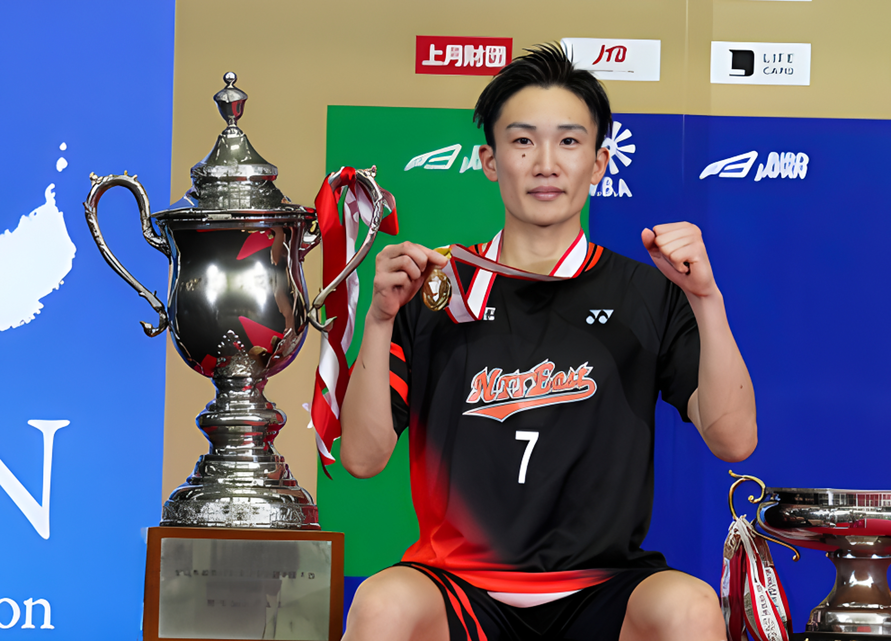 日本队横扫泰国队,桃田贤斗点燃赛场的简单介绍 日本队横扫泰国队,桃田贤斗点燃赛场的简单介绍