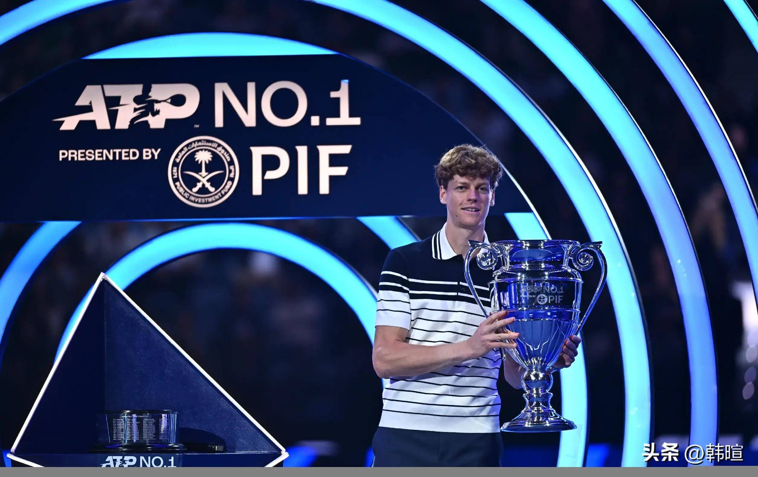 包含蒙特卡洛大师赛险胜年终总决赛，兹维列夫扛起全队的词条