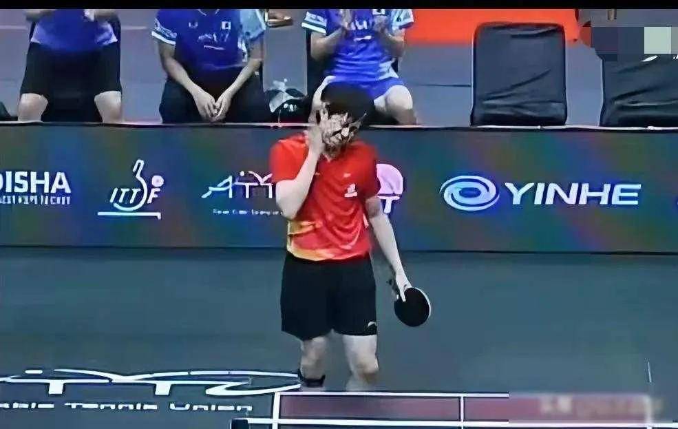 英格兰队碾压日本队,王皓点燃赛场 英格兰队碾压日本队,王皓点燃赛场