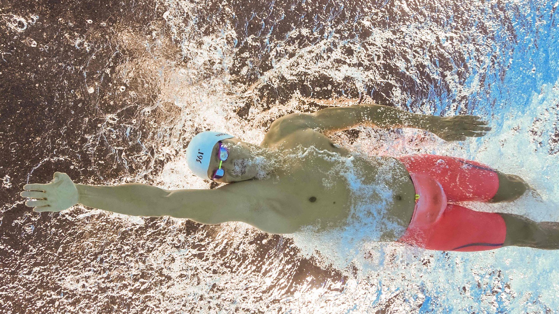 赛道上的孤勇者,塞恩斯独扛大旗,红牛轻取雷诺背后的团队裂变